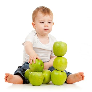 Apples_White_background_Boys_Sitting_553645_1280x1024